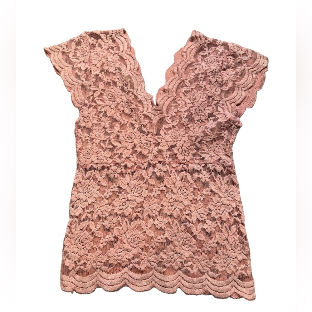 🌸 BISHOP + YOUNG‎ Blush Lace Scallop Top 💕 V-Neck Cap Sleeve NWOT Small 🌸